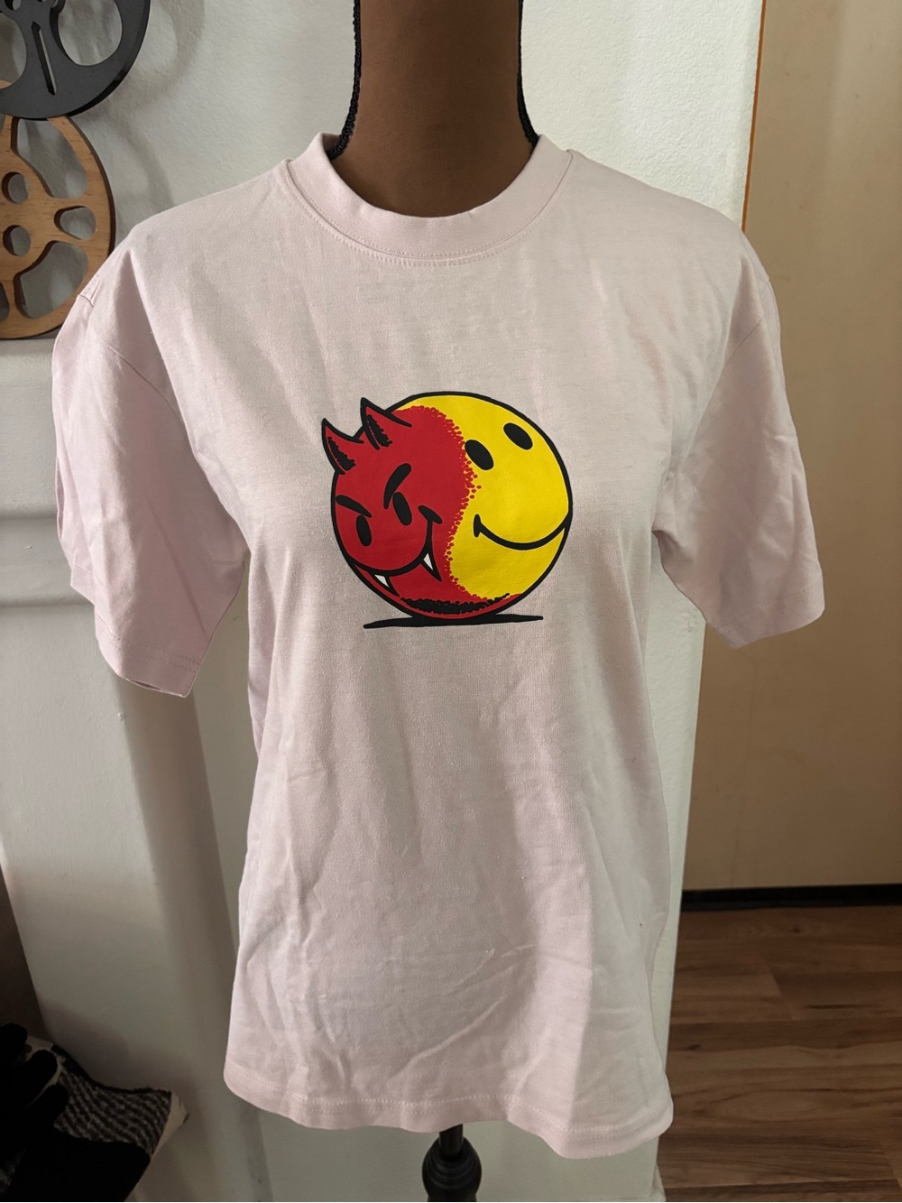 MA(R)KET x SMILEY Graphic Light Pink T-Shirt SZ S Collector’s Item.